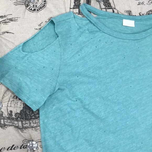 Abound Cold Shoulder Destroyed Tee - Picture 4 of 5